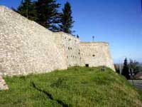 Montescudo - le mura