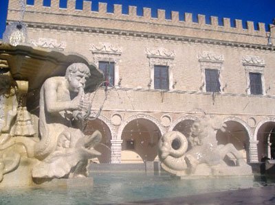 Pesaro - Fontana in Piazza del Popolo