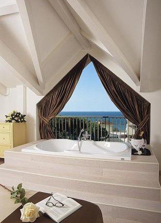 M Glamour Hotel